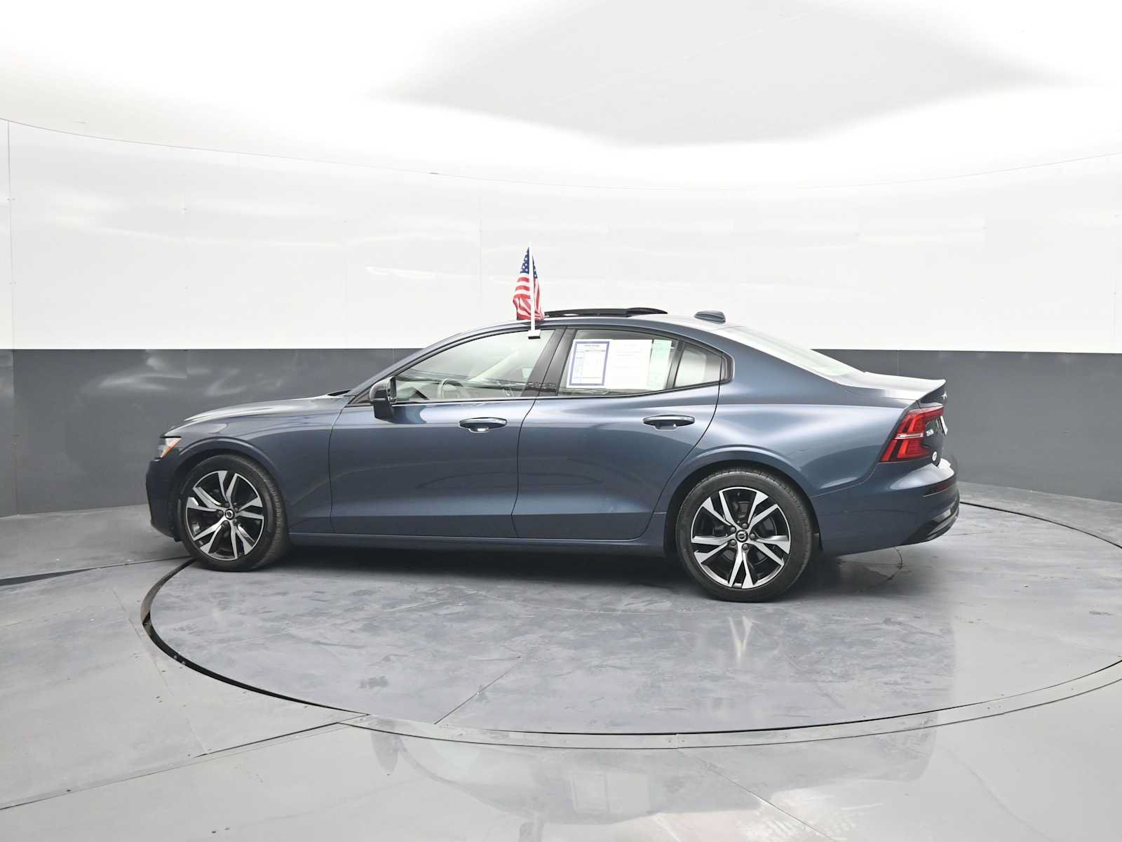 Used 2024 Volvo S60 B5 Plus AWD/4WD image 5
