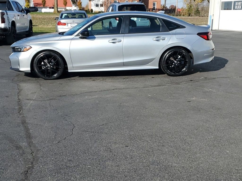 Used 2025 Honda Civic Sport image 4