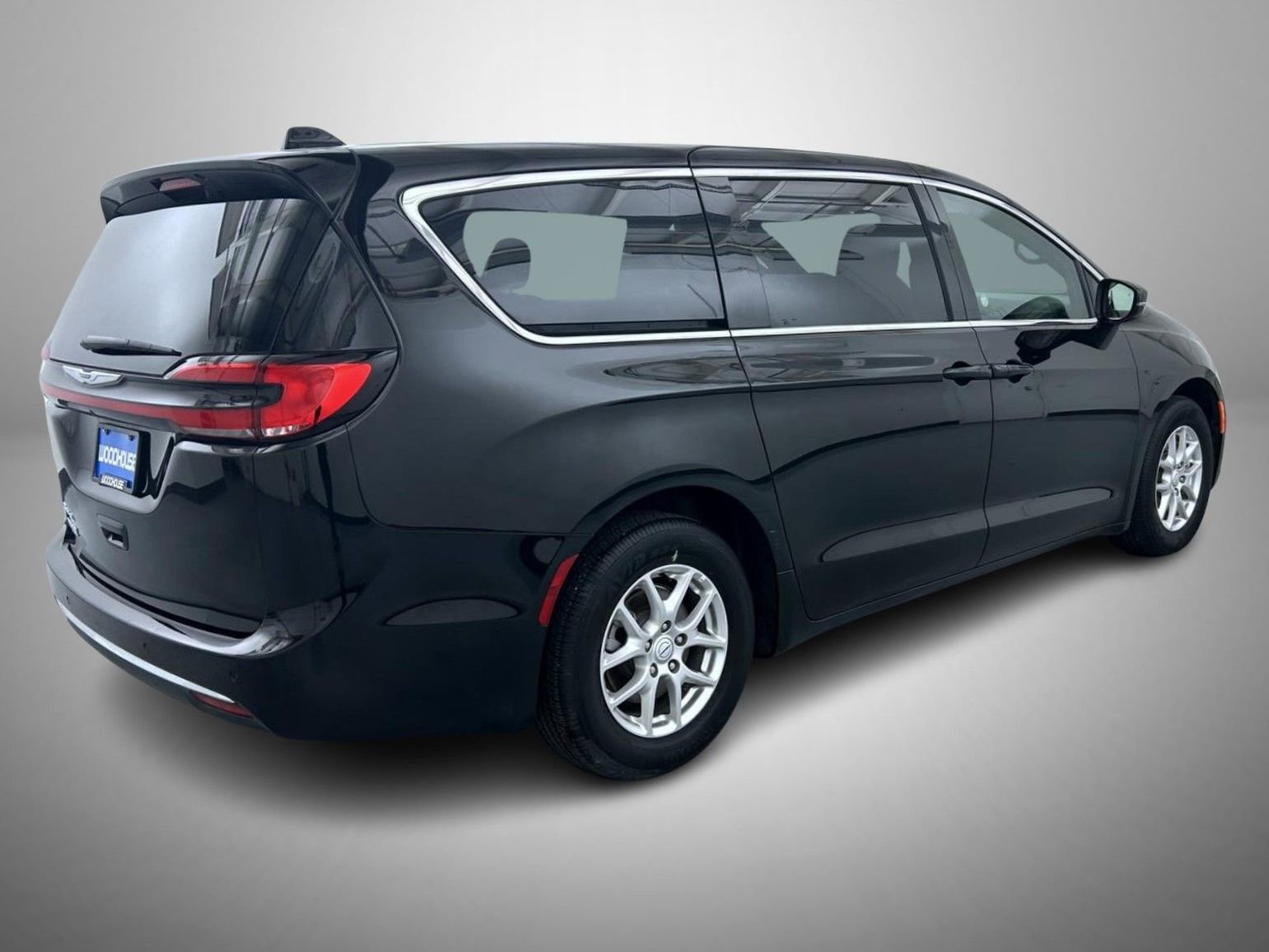 Used 2025 Chrysler Pacifica Select FWD image 5