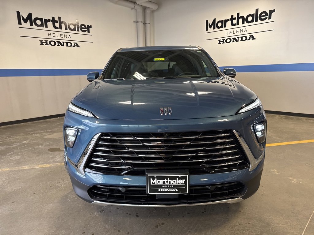 Used 2025 Buick Enclave Preferred image 2