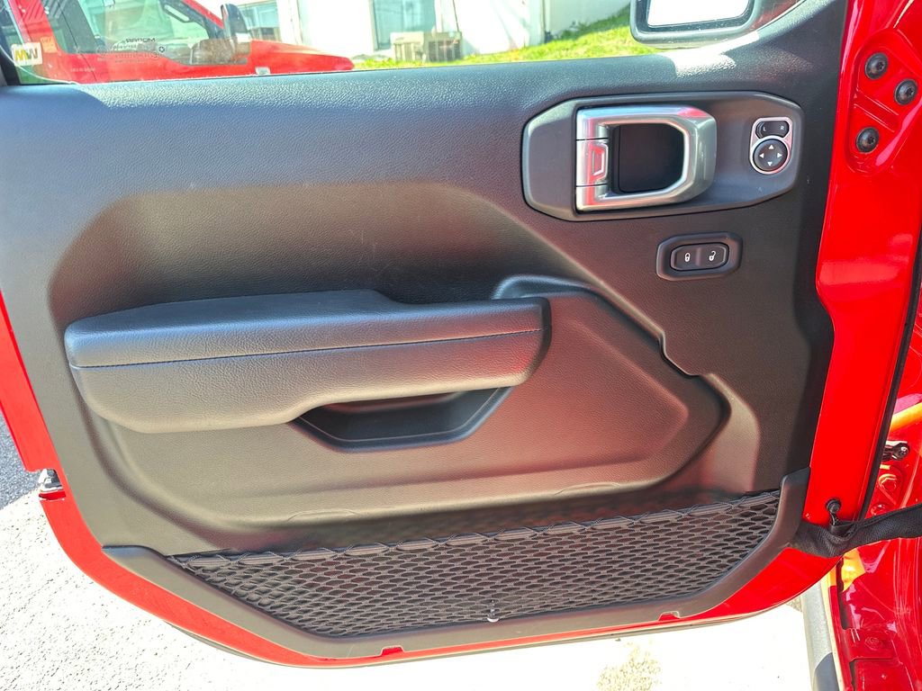 Used 2025 Jeep Wrangler Unlimited Rubicon image 14