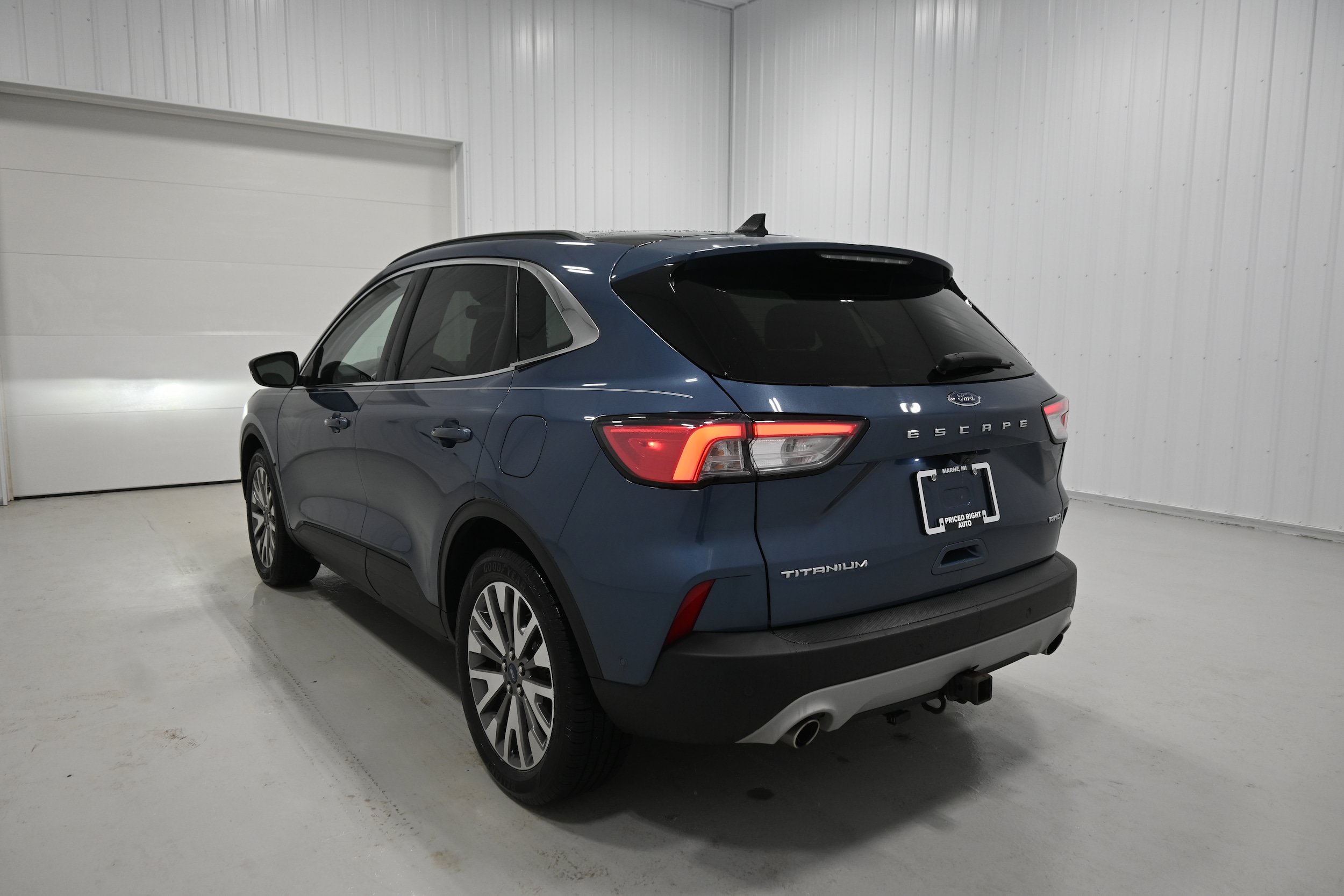 Used 2020 Ford Escape Titanium w/ Titanium Premium Package 2.0 AWD/4WD image 33