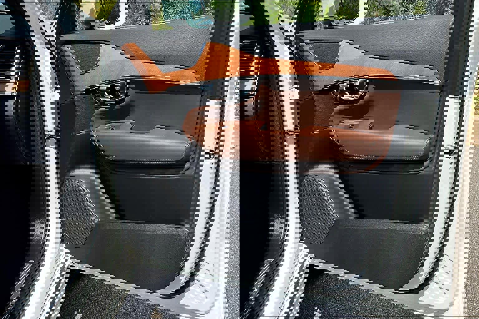 Used 2024 Volvo XC90 B6 Plus w/ Protection Package Premier image 25