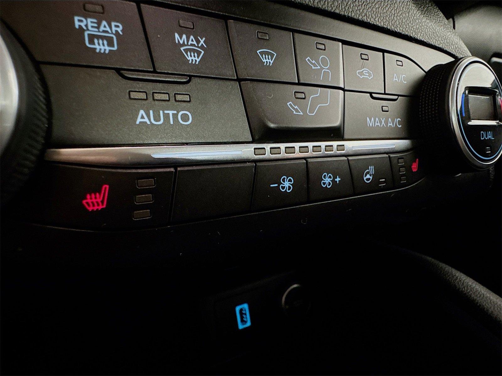 Used 2020 Ford Escape Titanium image 18