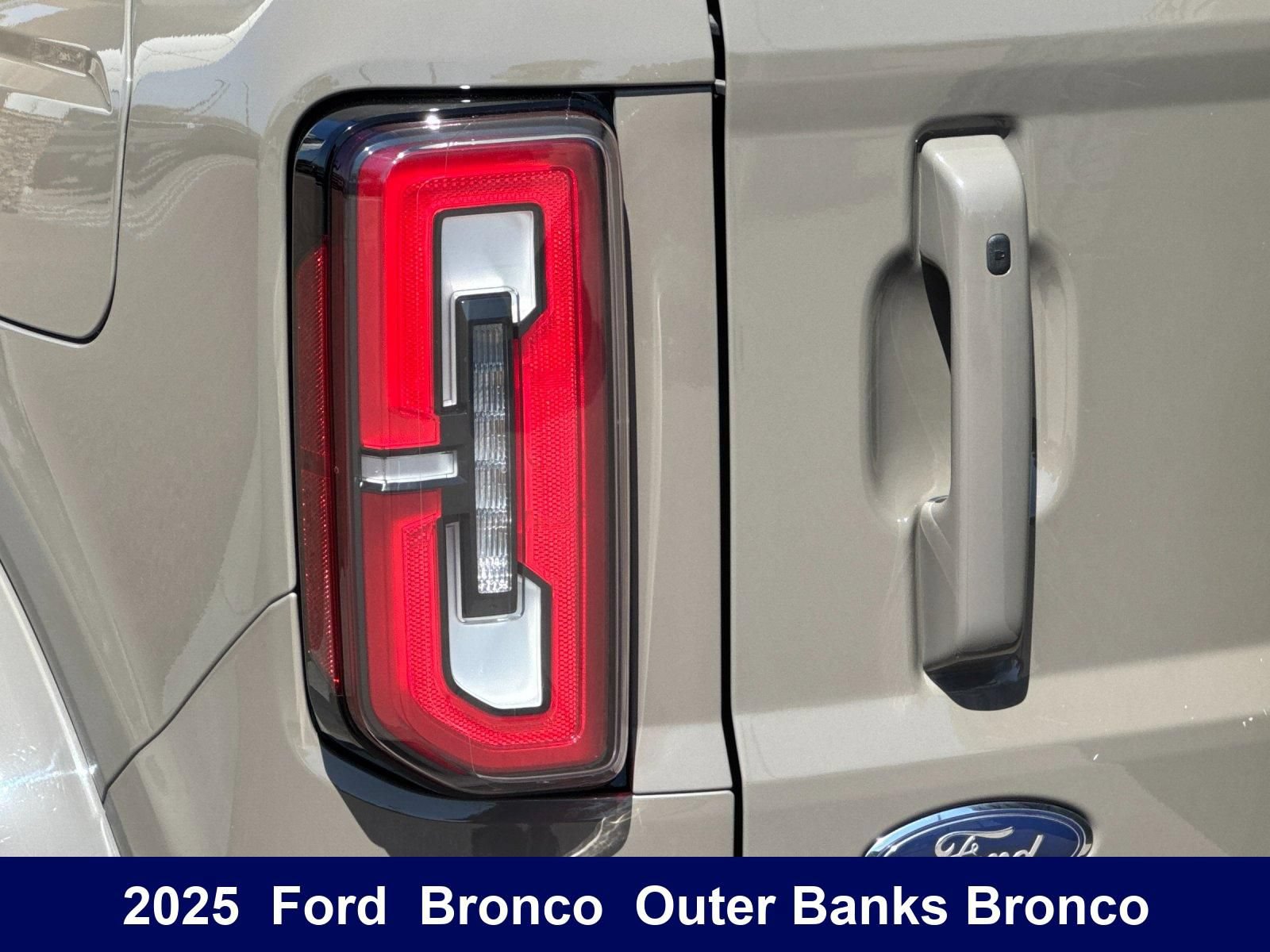Used 2025 Ford Bronco Outer Banks AWD/4WD image 42