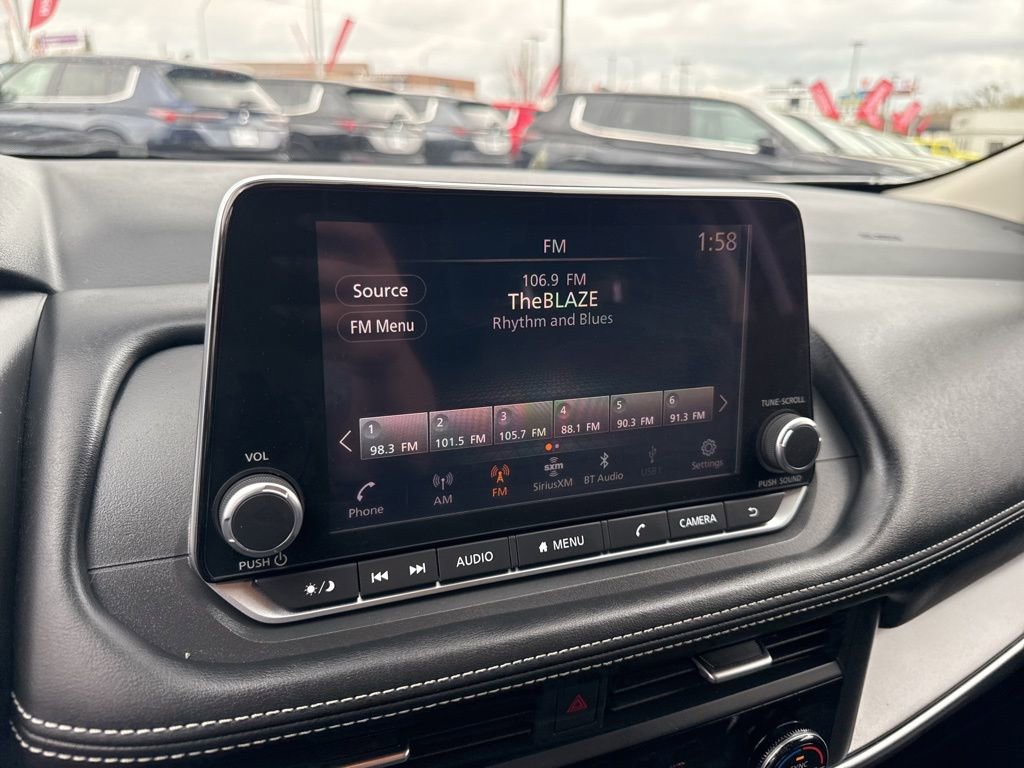 Used 2024 Nissan Rogue SV image 23