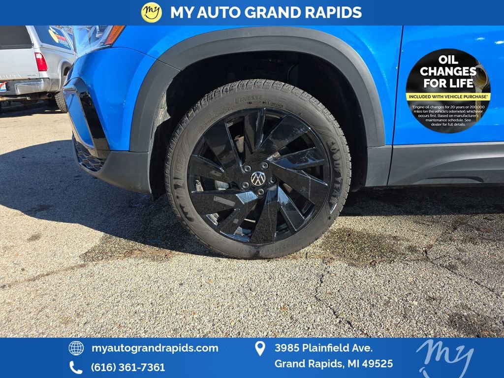 Used 2024 Volkswagen Taos SE image 29