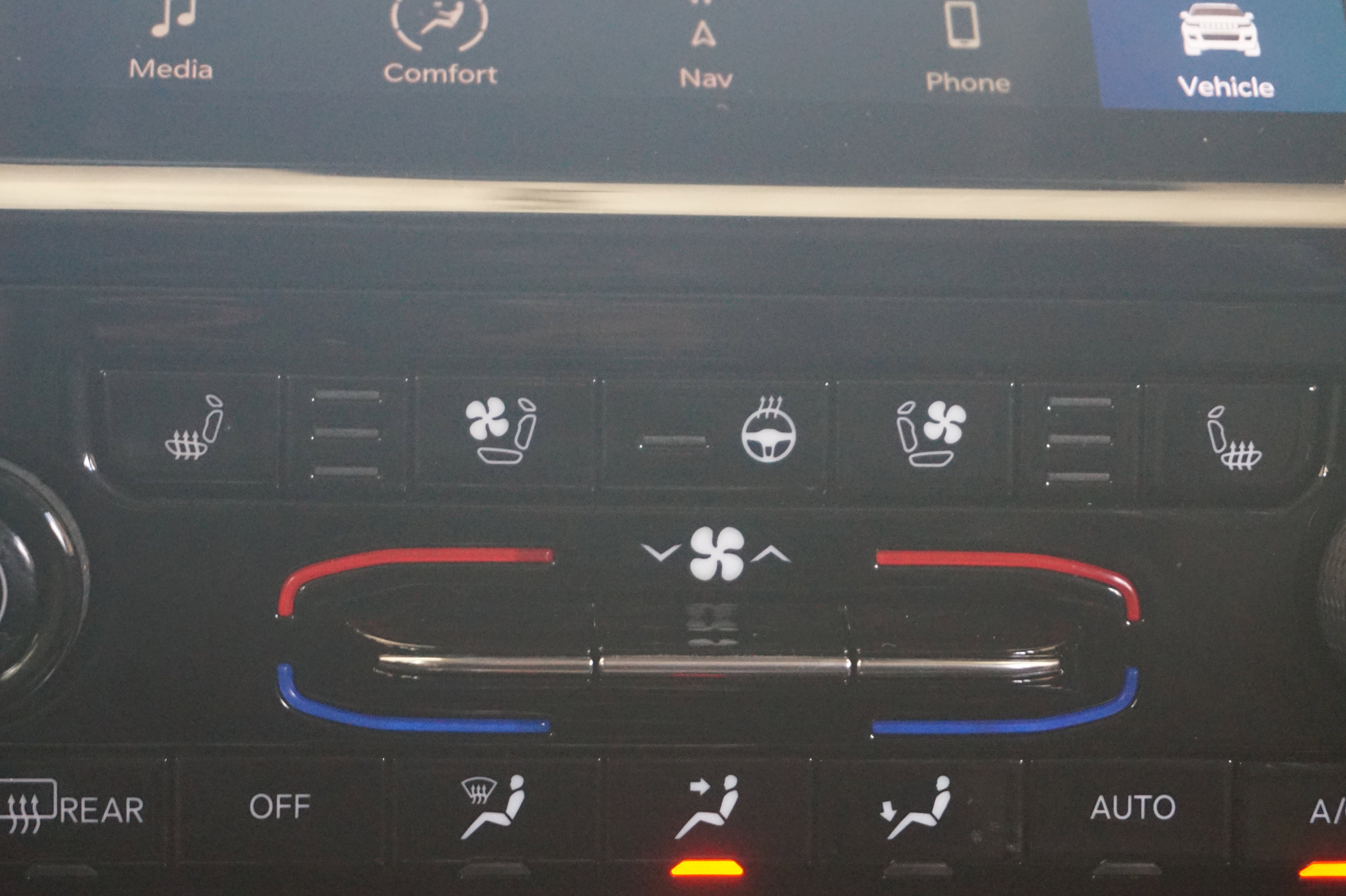 Used 2023 Jeep Grand Cherokee 4WD 4xe w/ Luxury Tech Group II image 38