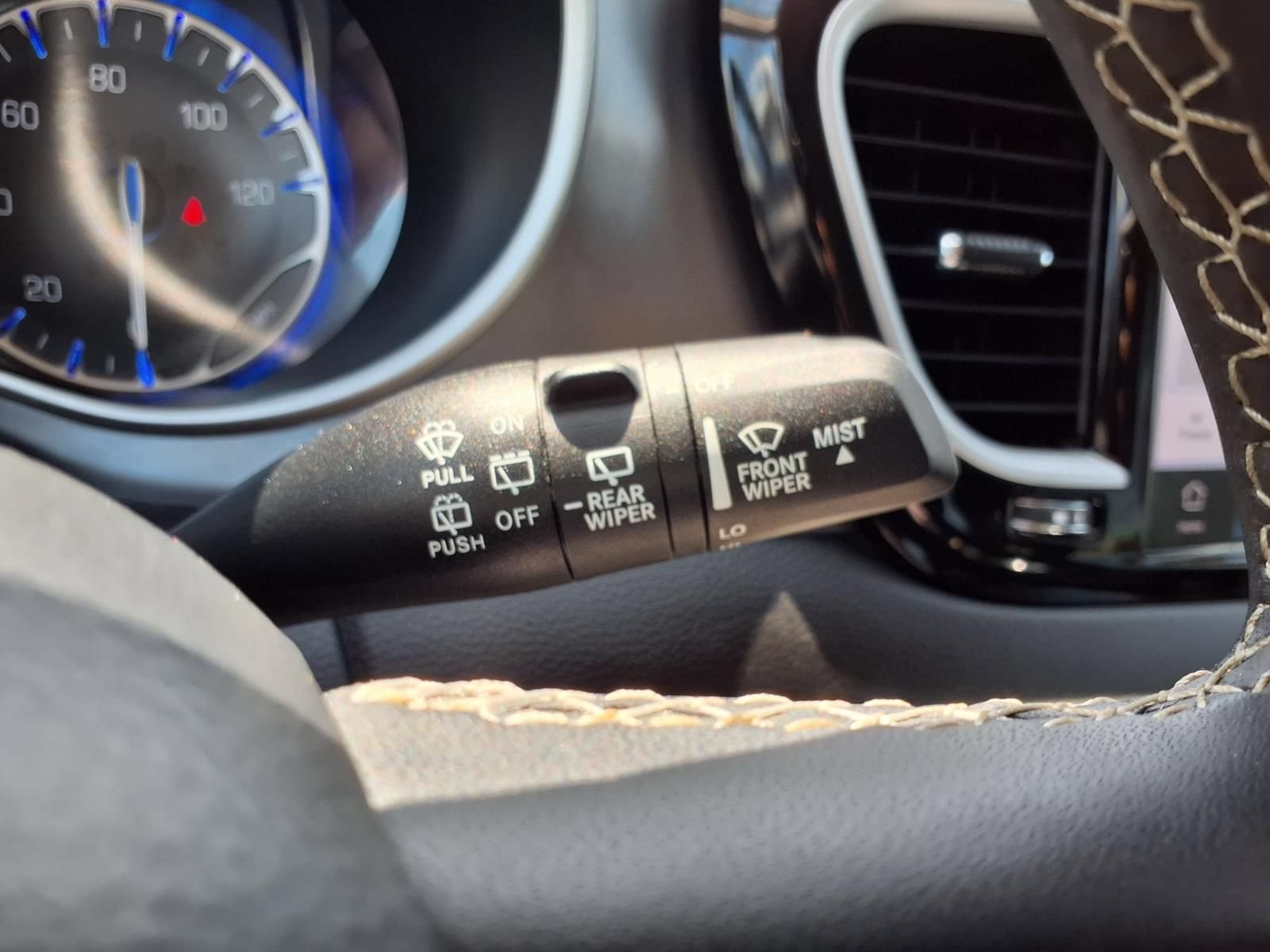 Used 2024 Chrysler Pacifica Touring-L FWD image 18