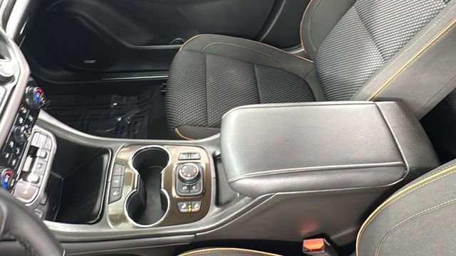 Used 2023 GMC Acadia AT4 image 38