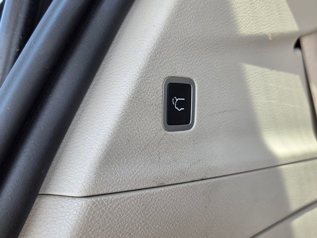 Used 2023 Chrysler Pacifica Touring-L FWD image 12