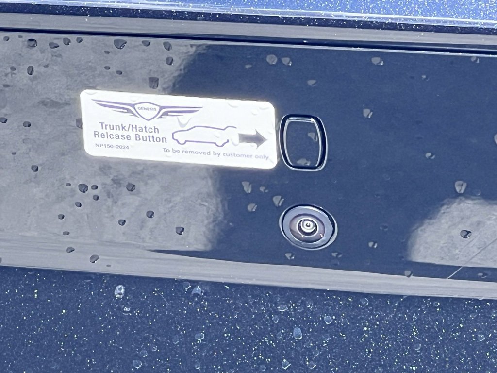 Used 2025 Genesis G70 2.5T image 14