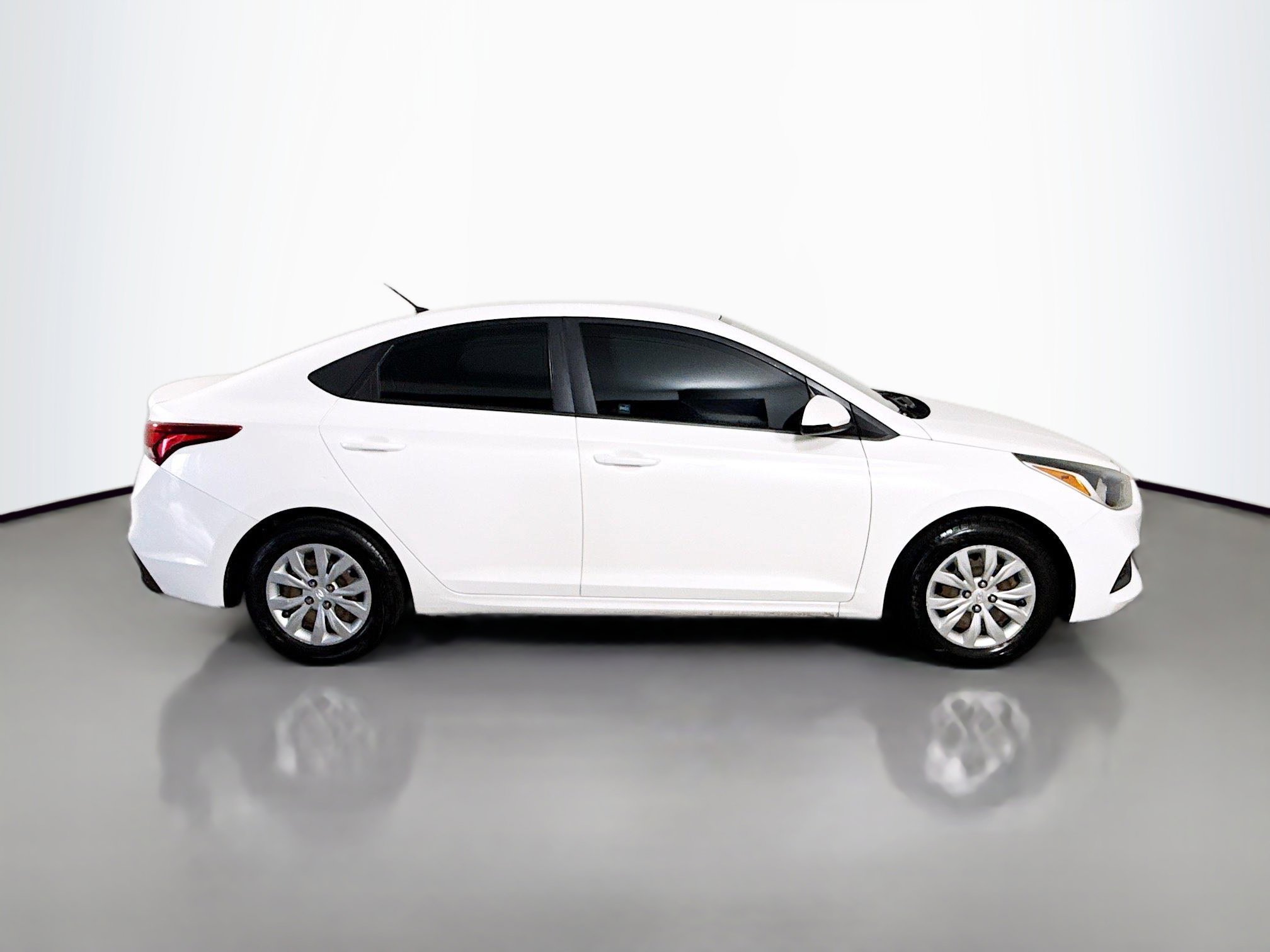 Used 2020 Hyundai Accent SE FWD image 11