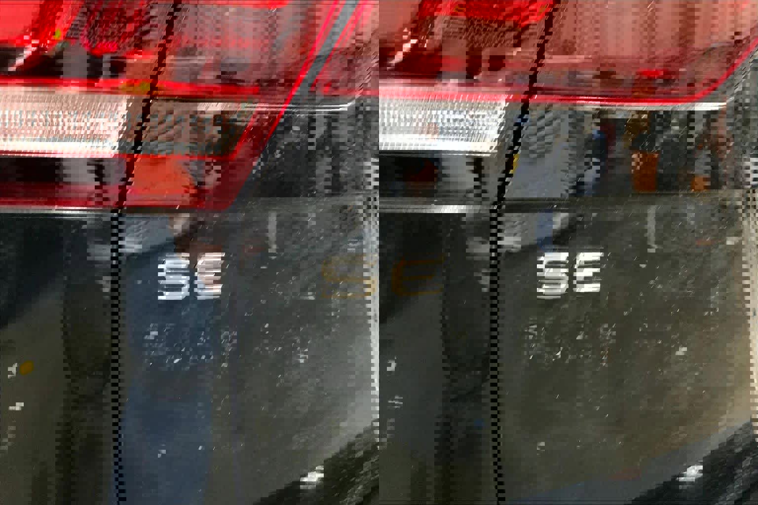 Used 2022 Volkswagen Tiguan SE R-Line image 31