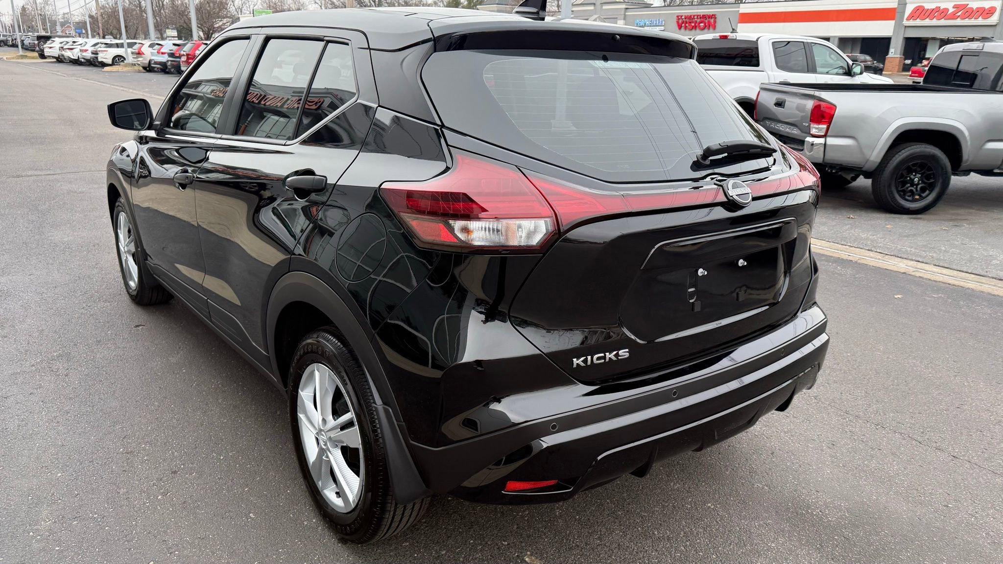Used 2025 Nissan Kicks Play S image 5