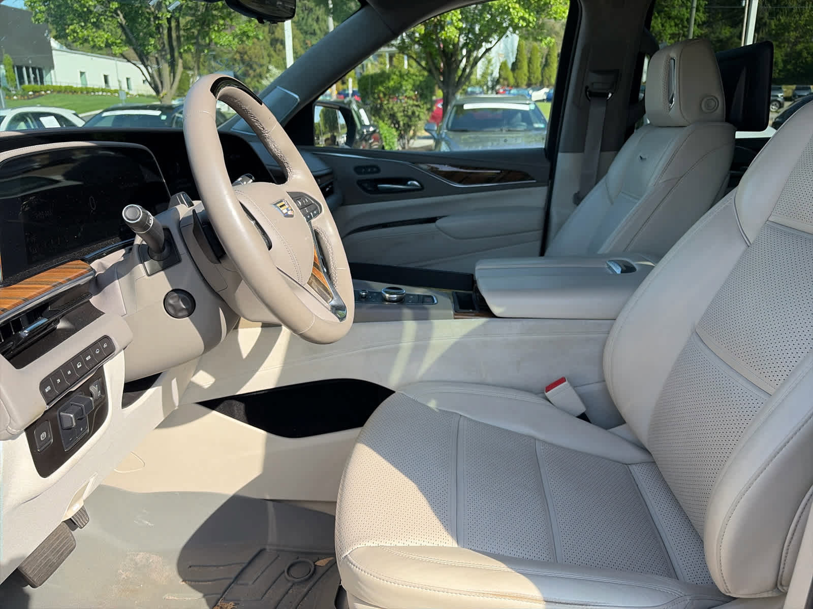 Used 2021 Cadillac Escalade ESV Premium Luxury Platinum AWD/4WD image 13