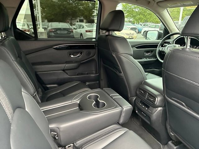 Used 2025 Honda Pilot Touring image 24