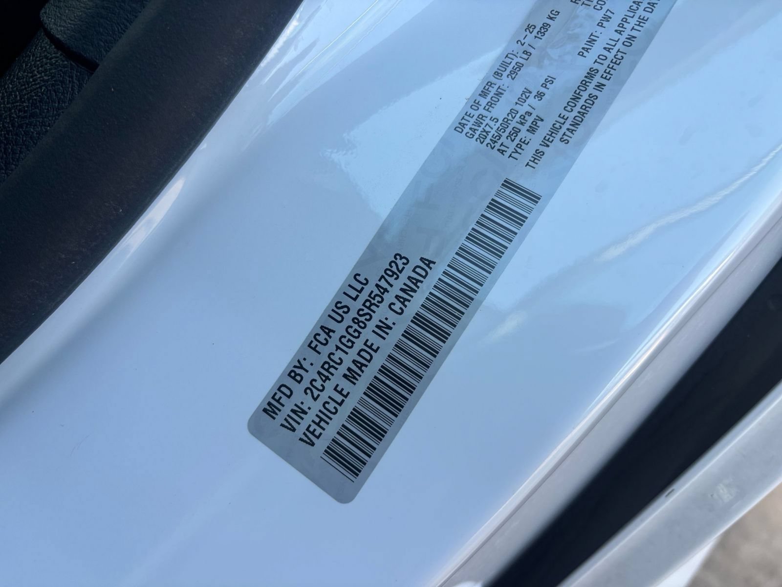 Used 2025 Chrysler Pacifica Limited FWD image 33