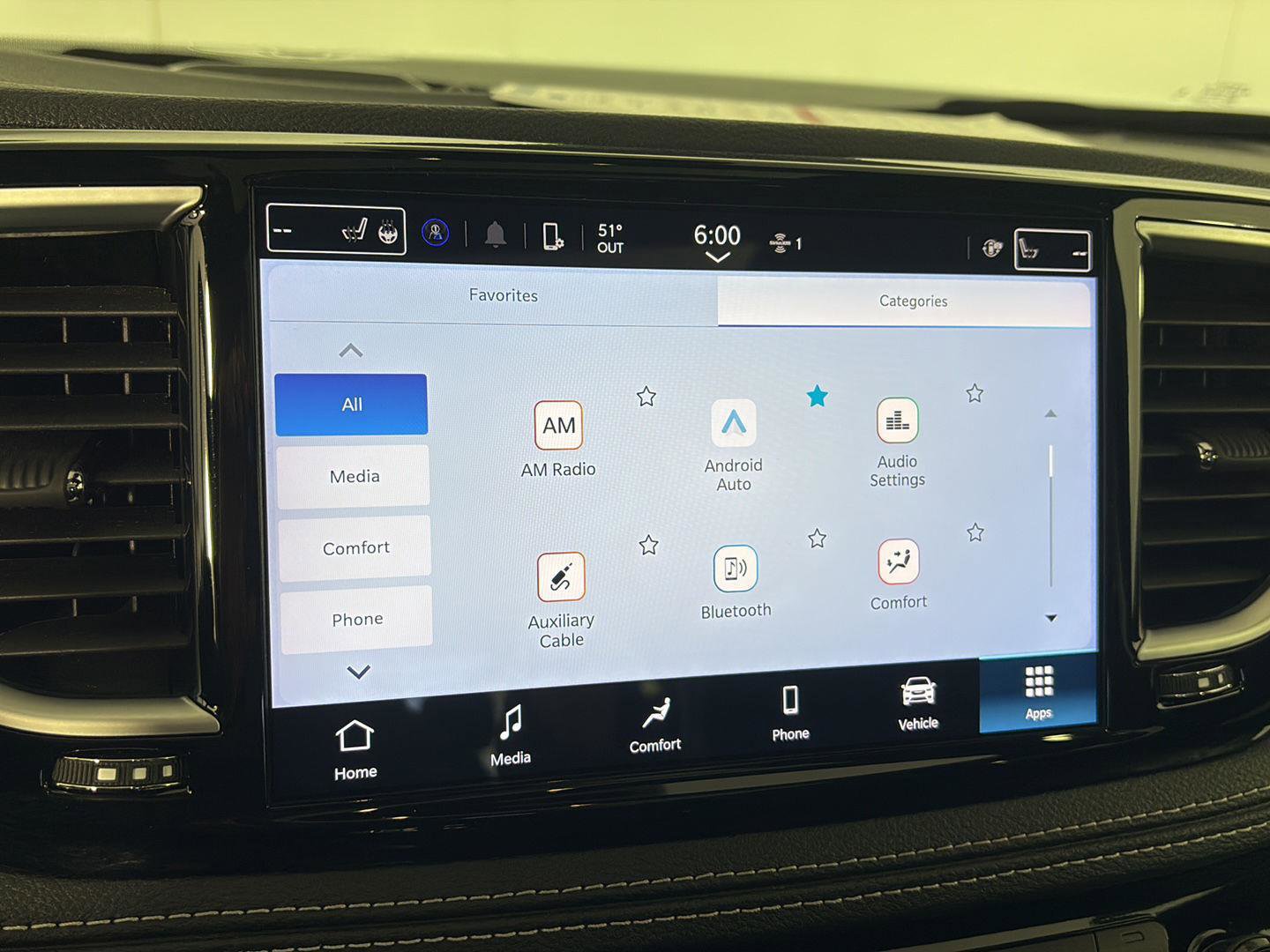 Used 2025 Chrysler Pacifica Premium image 33