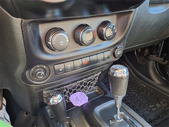 Used 2014 Jeep Wrangler Unlimited Rubicon w/ Connectivity Group image 28