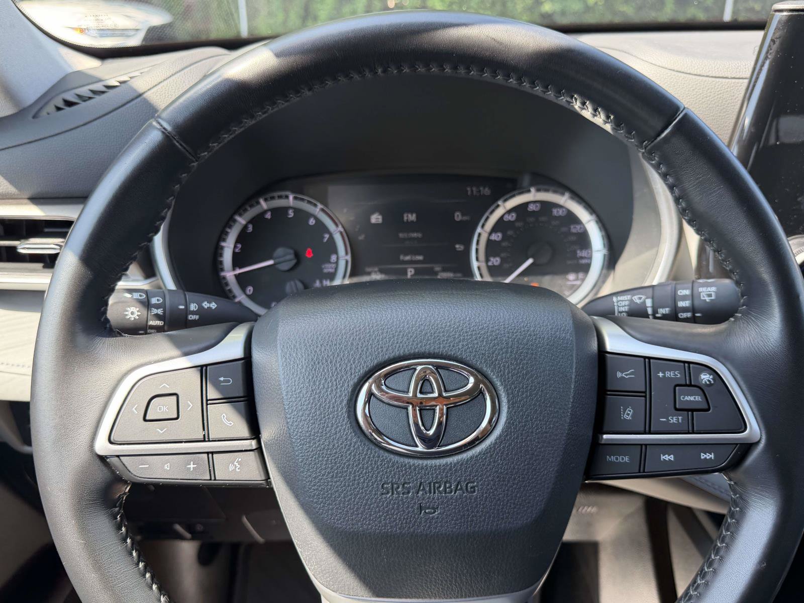 Used 2023 Toyota Highlander XLE AWD/4WD image 29