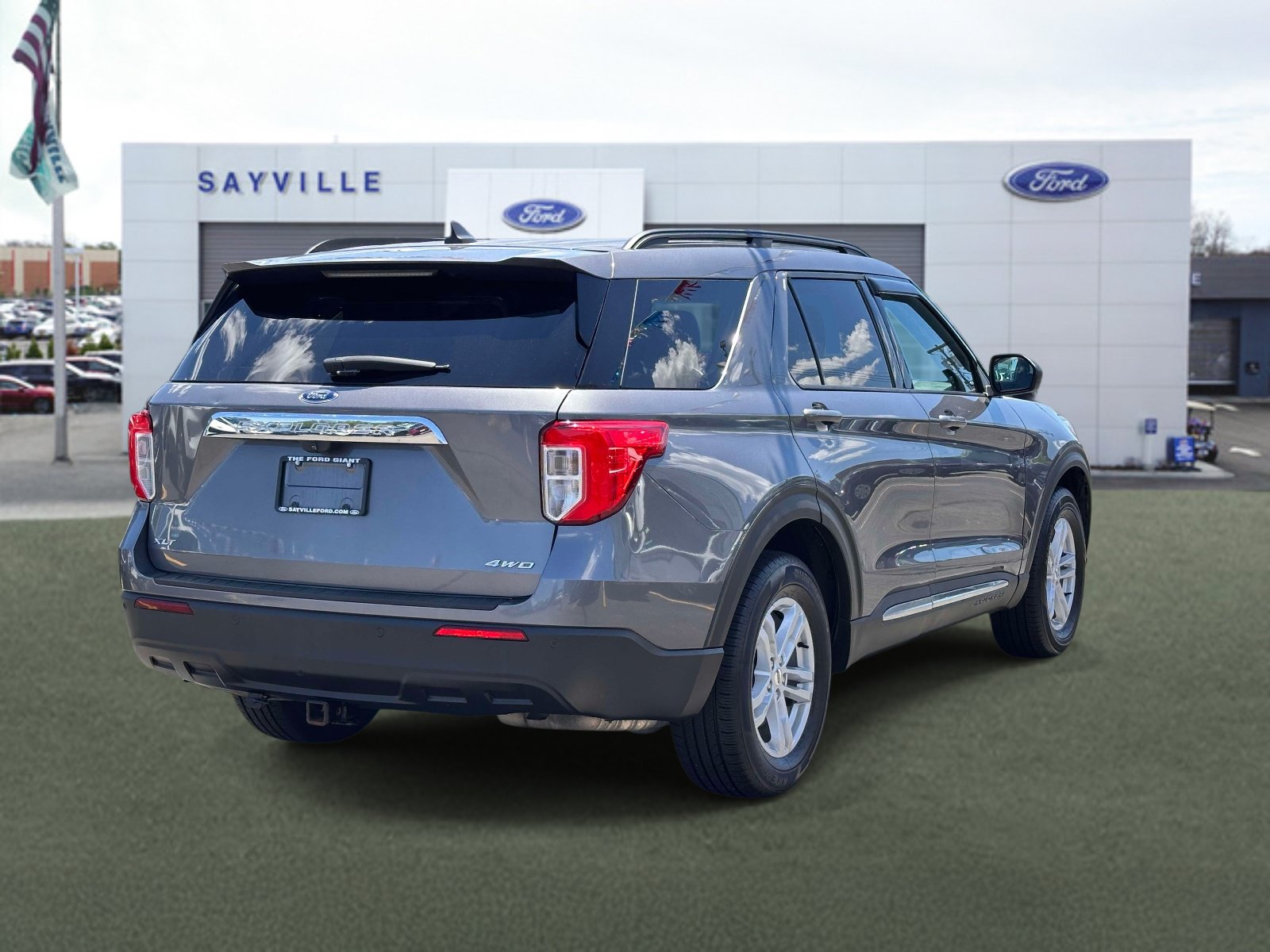 Used 2021 Ford Explorer XLT AWD/4WD image 4