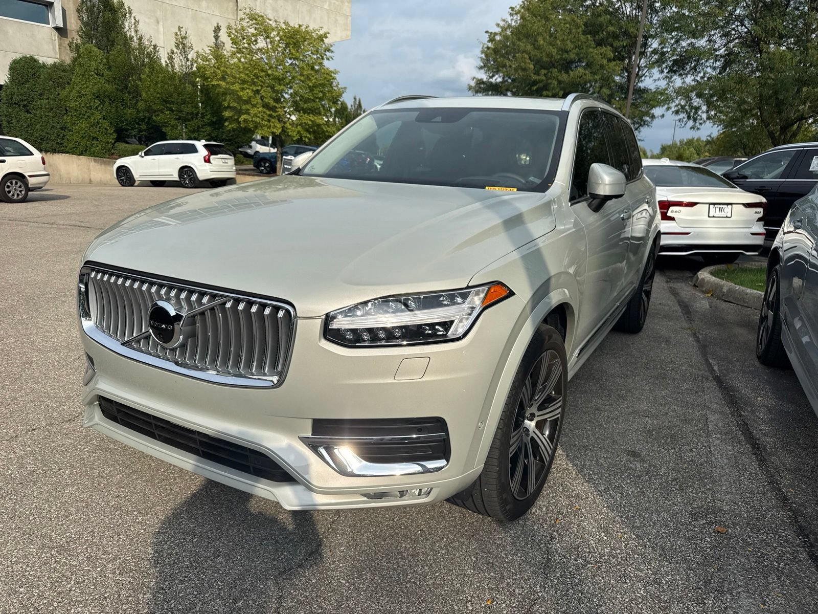 Used 2022 Volvo XC90 T6 Inscription w/ Advanced Package AWD/4WD image 1