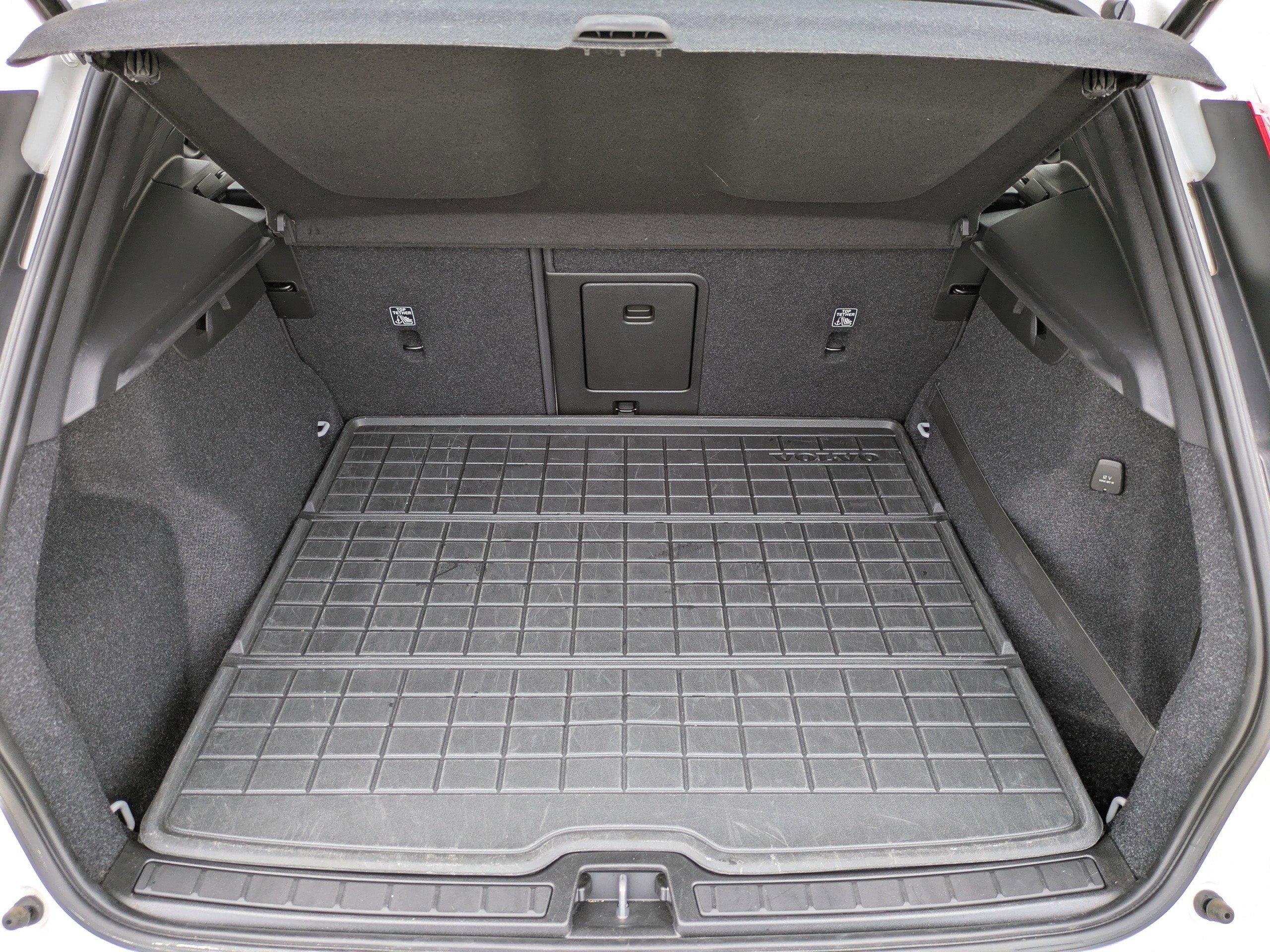 Used 2021 Volvo XC40 T5 Momentum w/ Premium Package image 17