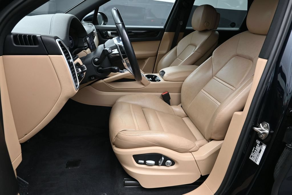 Certified 2019 Porsche Cayenne AWD/4WD image 5