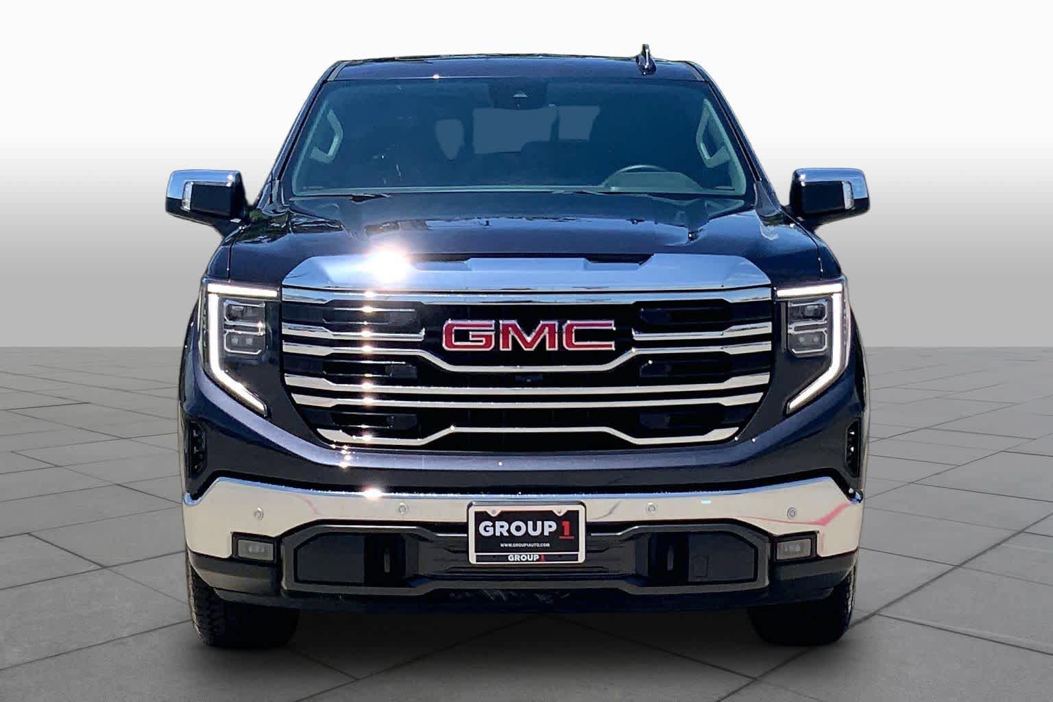 Used 2025 GMC Sierra 1500 SLT AWD/4WD image 4