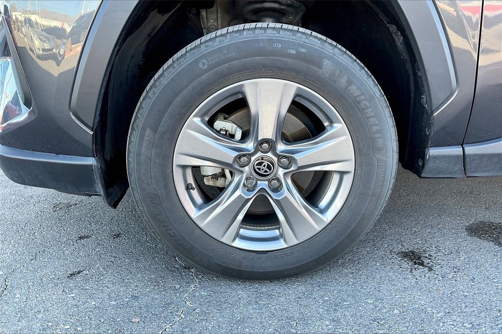 Used 2025 Toyota RAV4 XLE image 9