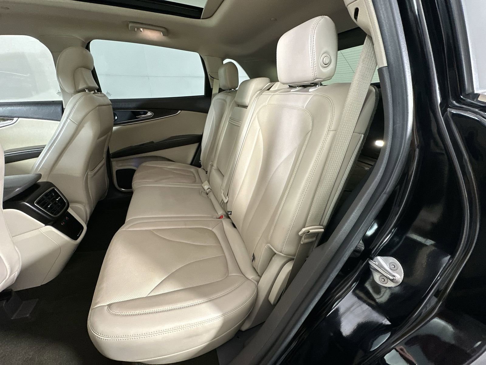 Used 2019 Lincoln Nautilus Reserve image 27