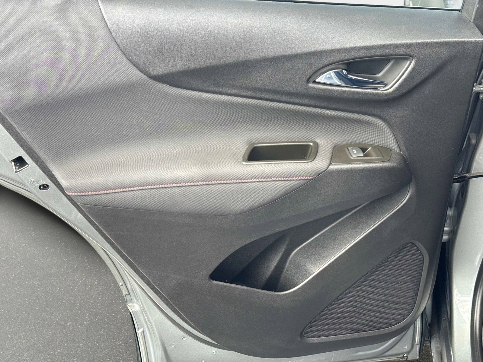 Used 2023 Chevrolet Equinox RS w/ RS Leather Package image 11