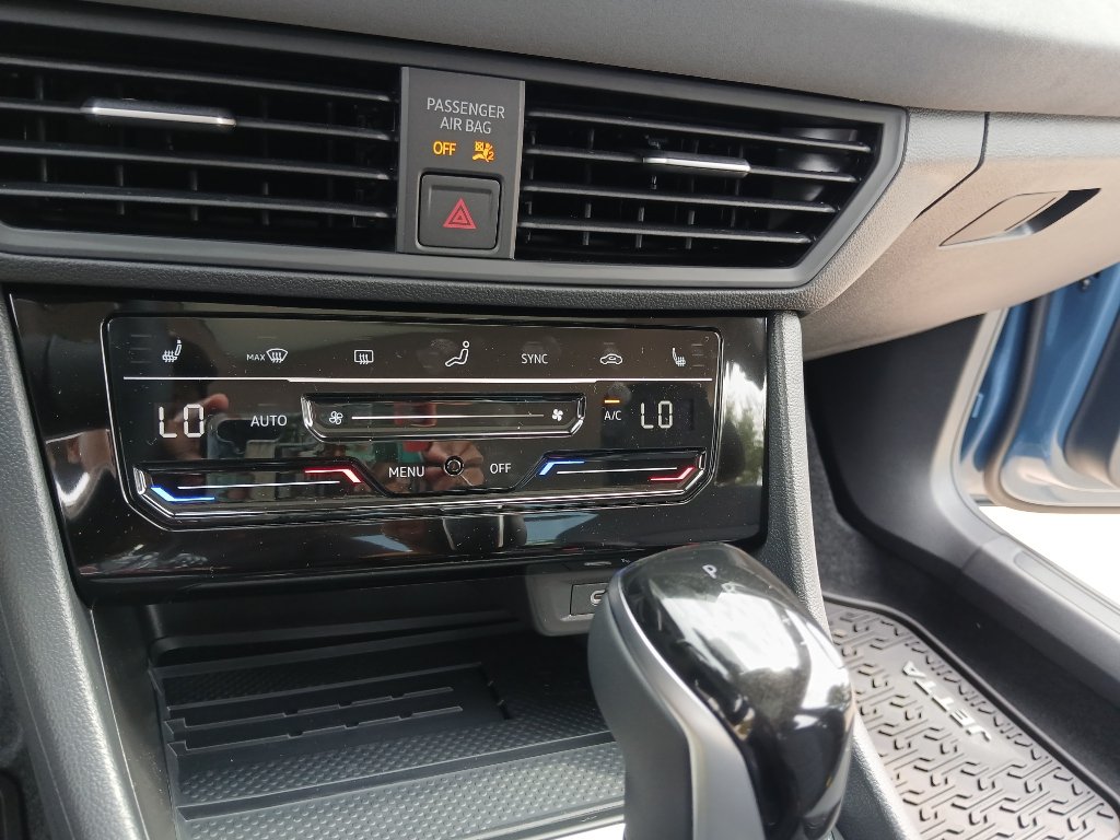 New 2027 Volkswagen Jetta SE FWD image 16