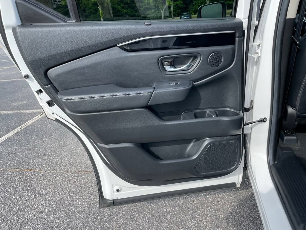 Certified 2025 Honda Pilot Touring image 39