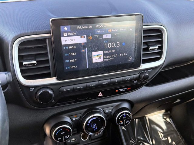 Used 2022 Hyundai Venue SEL image 20