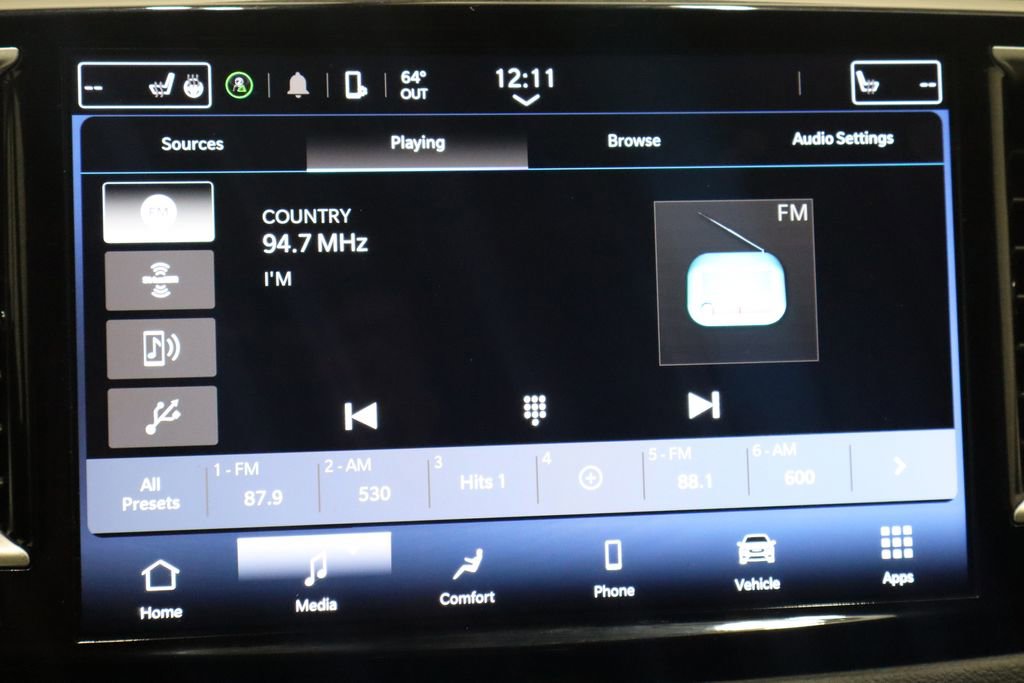 Used 2024 Chrysler Pacifica Touring-L image 32