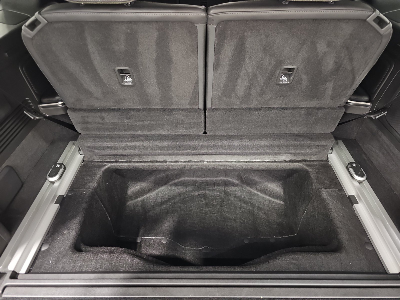 Used 2024 Rivian R1S Adventure AWD/4WD image 26