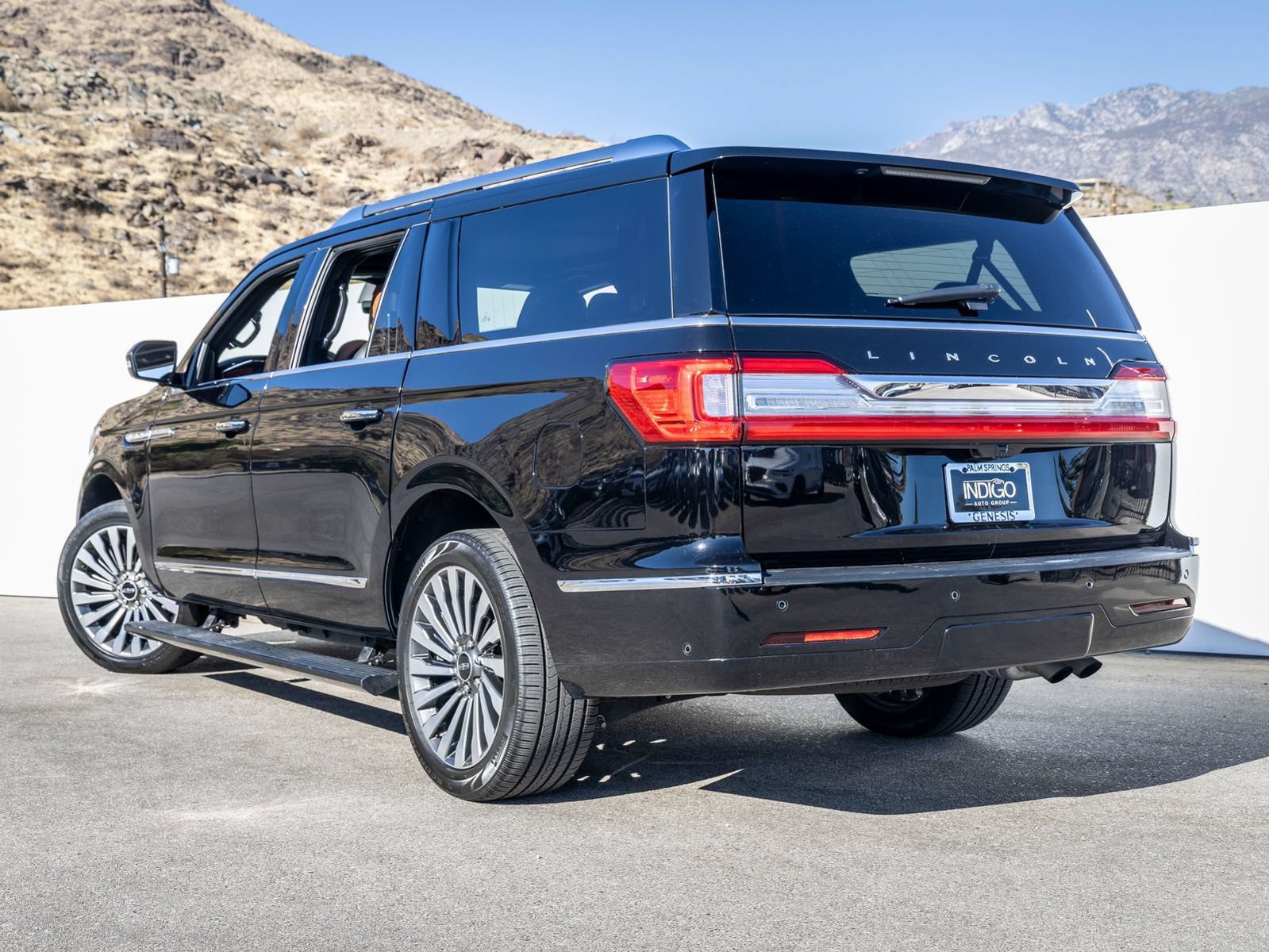 Used 2018 Lincoln Navigator L Reserve w/ Technology Package AWD/4WD image 9