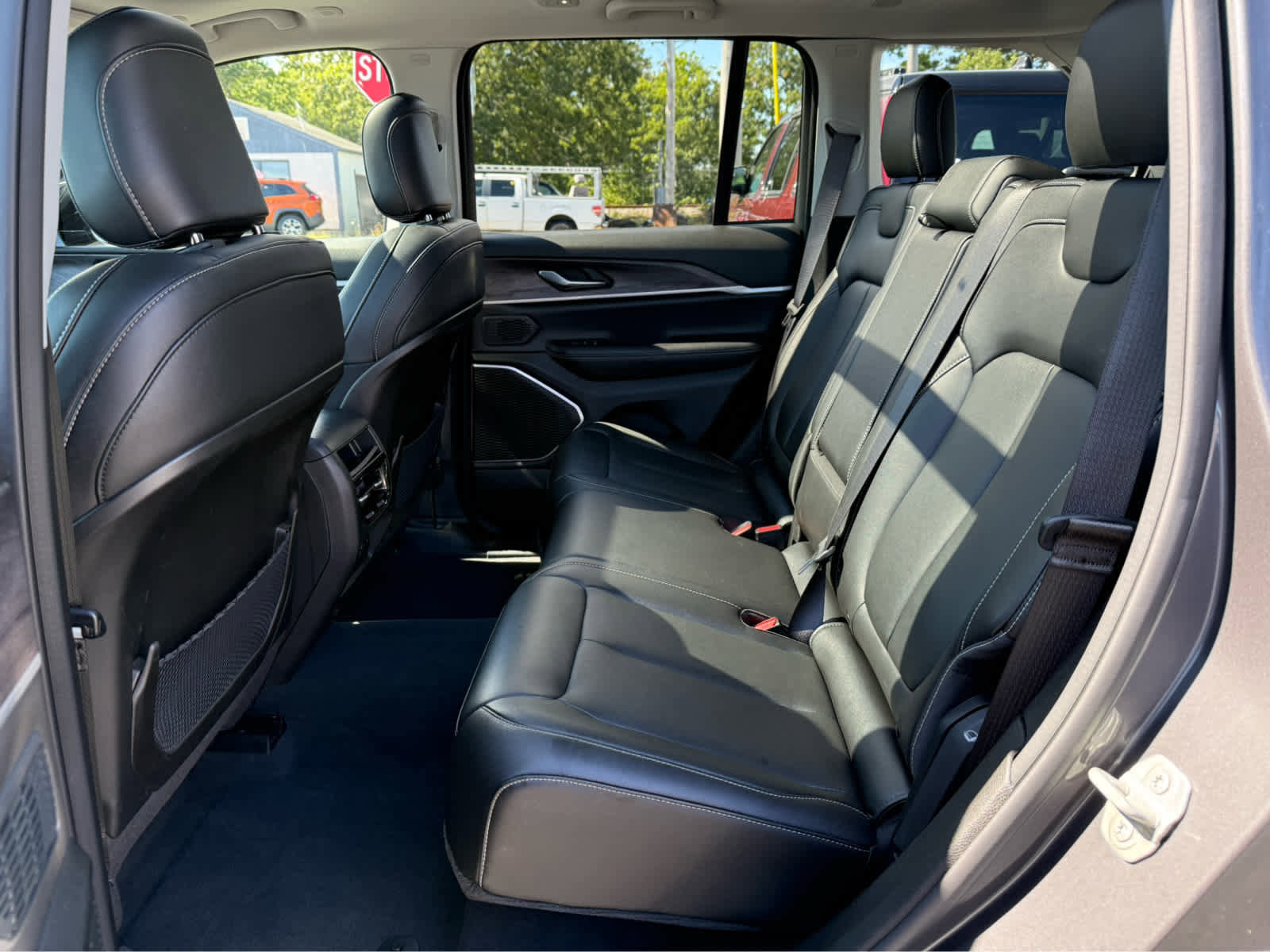 Used 2023 Jeep Grand Cherokee 4WD 4xe image 24