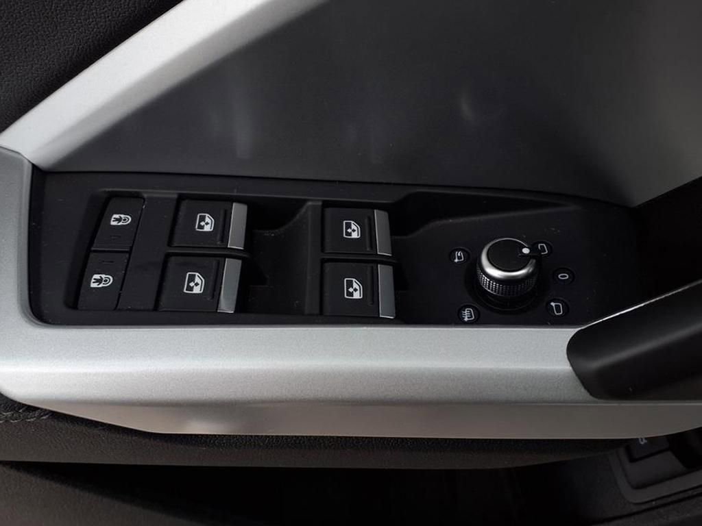 Certified 2023 Audi Q3 2.0T Premium w/ Convenience Package AWD/4WD image 9