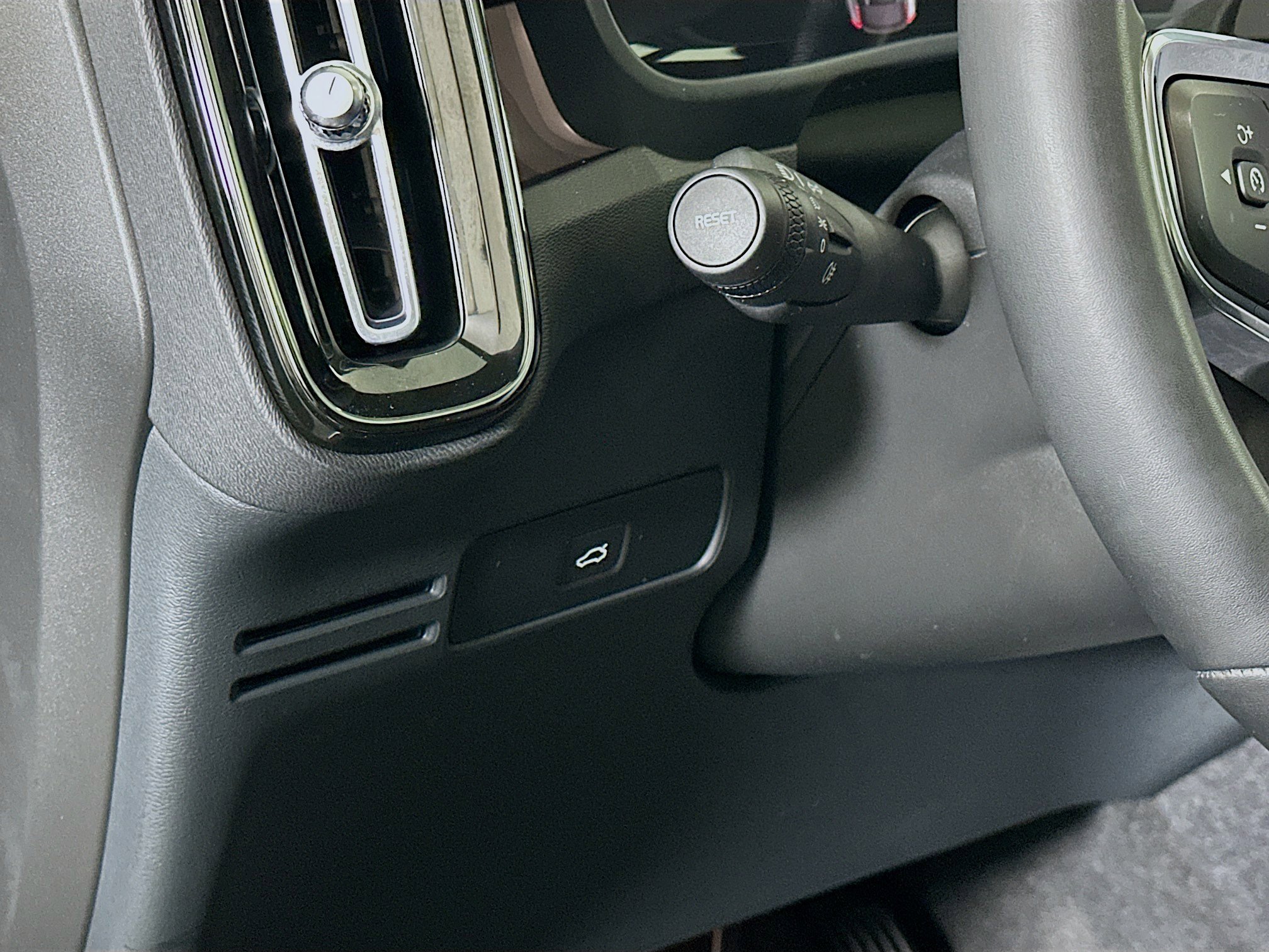 Used 2023 Volvo C40 P8 Recharge Plus AWD/4WD image 17