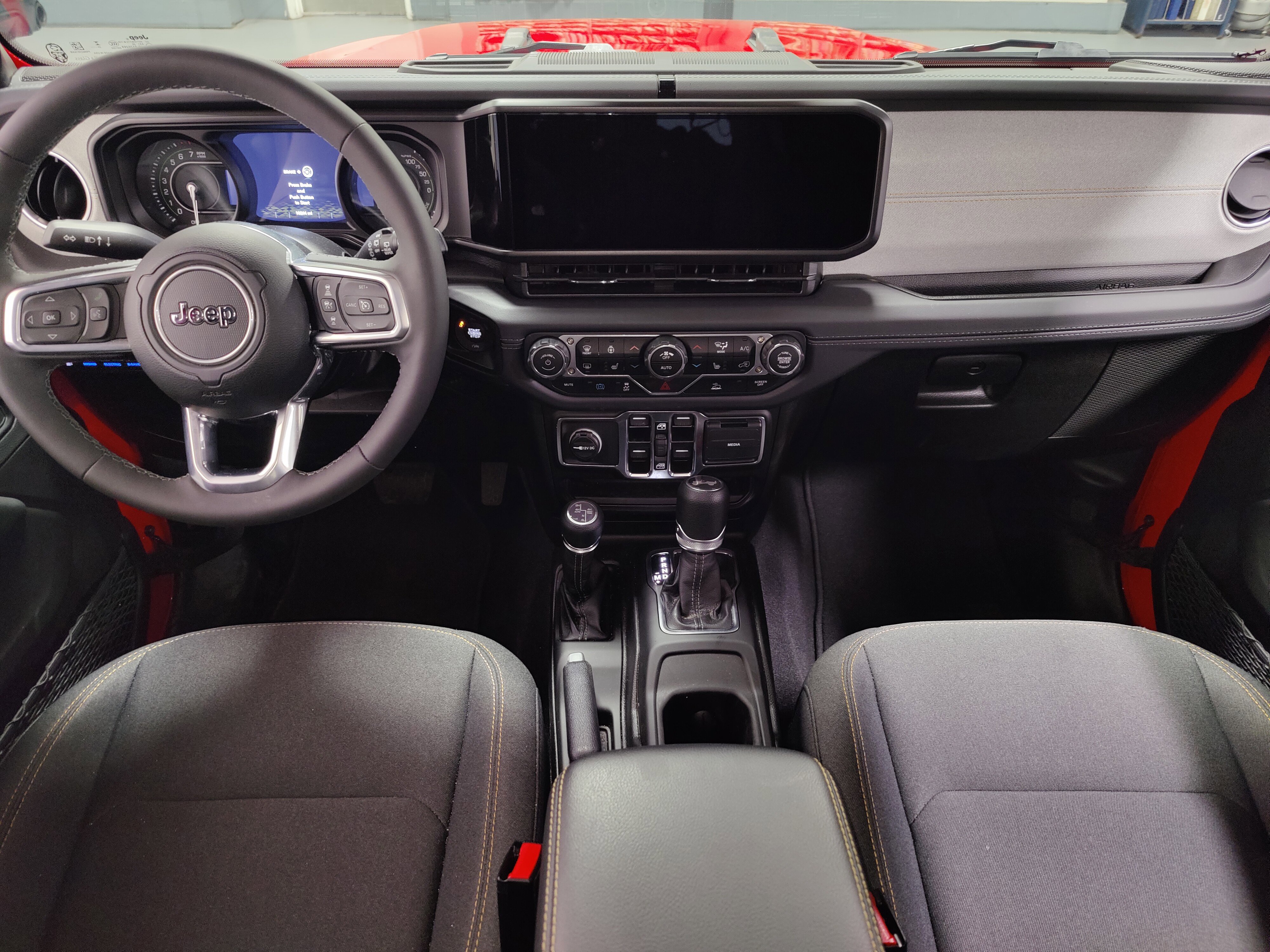 Used 2025 Jeep Wrangler Unlimited Sahara image 15