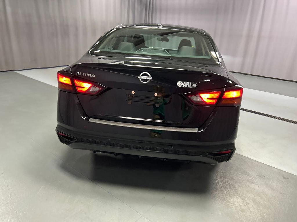 Used 2025 Nissan Altima 2.5 SV FWD image 6