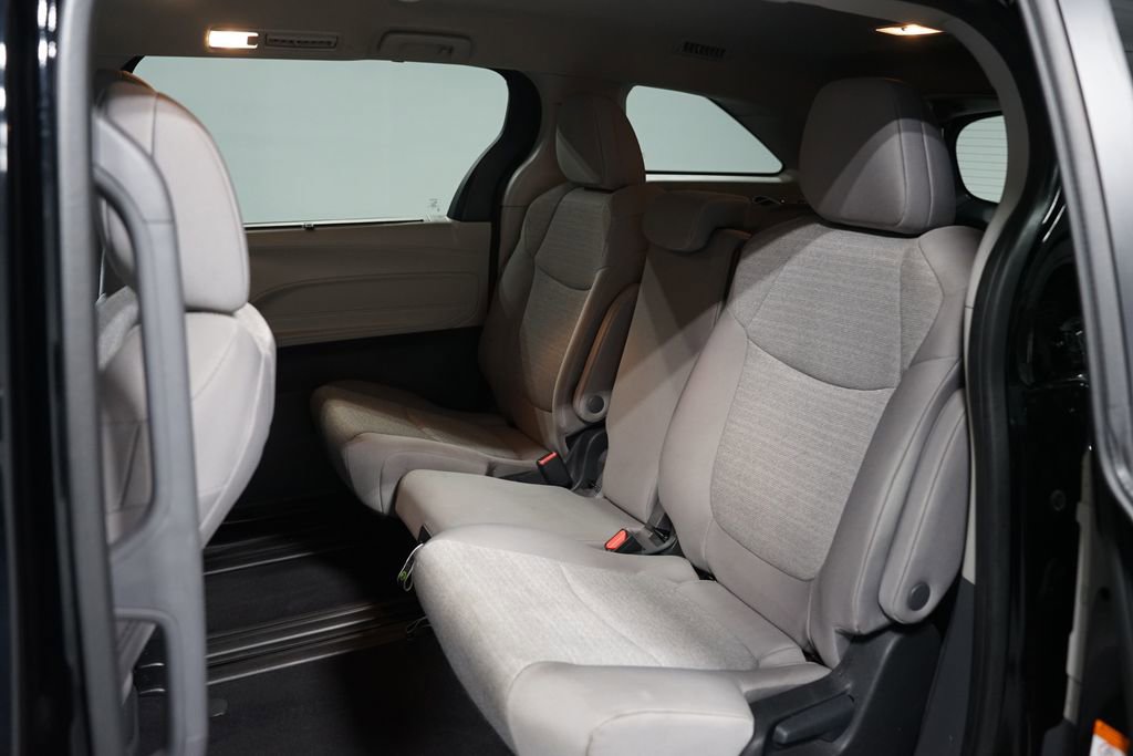 Certified 2024 Toyota Sienna LE image 28