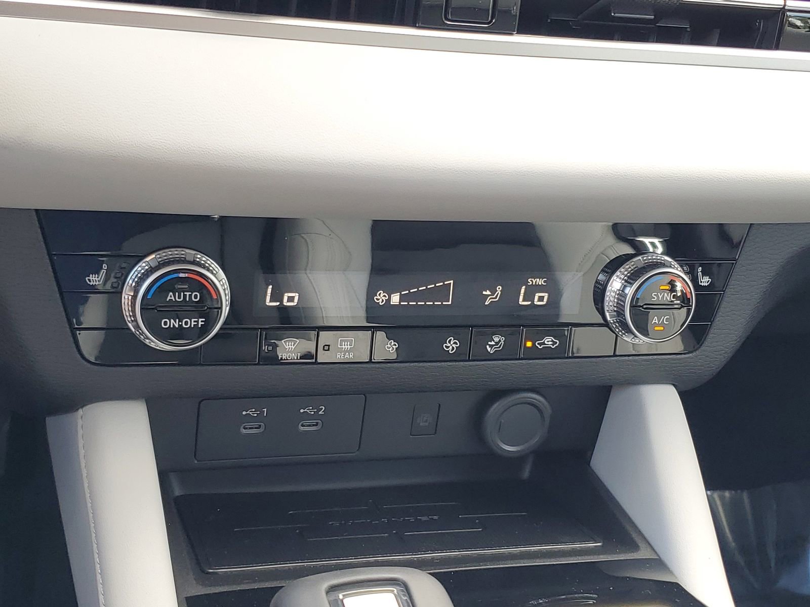 New 2025 Mitsubishi Outlander SE image 17