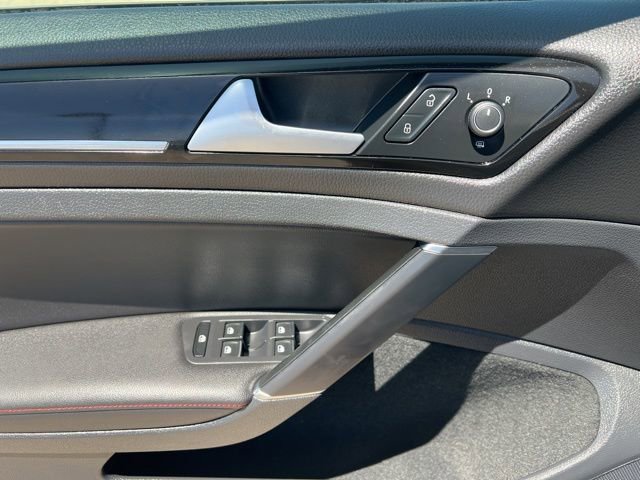 Used 2017 Volkswagen Golf 4-Door FWD image 23