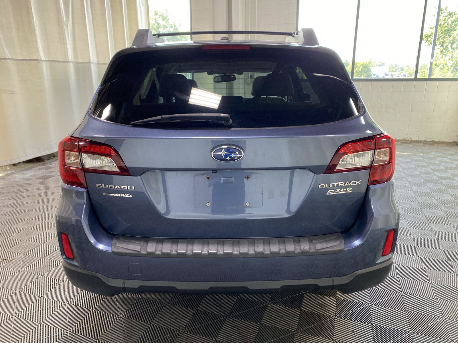 Used 2015 Subaru Outback 2.5i Limited AWD/4WD image 6