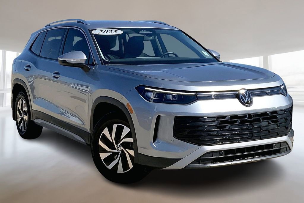 Certified 2025 Volkswagen Tiguan S image 12