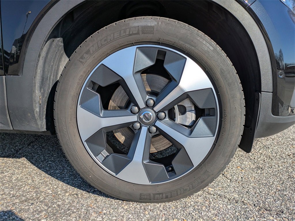 Certified 2025 Volvo XC40 B5 Plus image 11